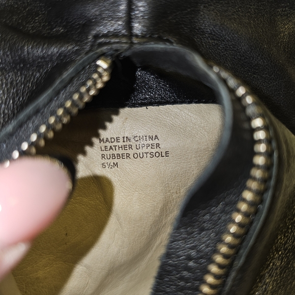 Elegant Black Leather Ankle Boots - Picture 8 of 8